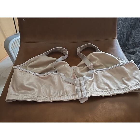 Playtex 18 Hour Tan Ultimate Lift & Support Adjustable Wire Free Bra Size 44C - Picture 3 of 5